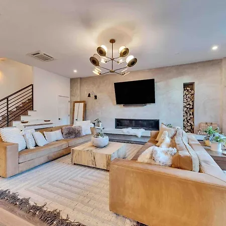 Designers Home Near Dt W Pool